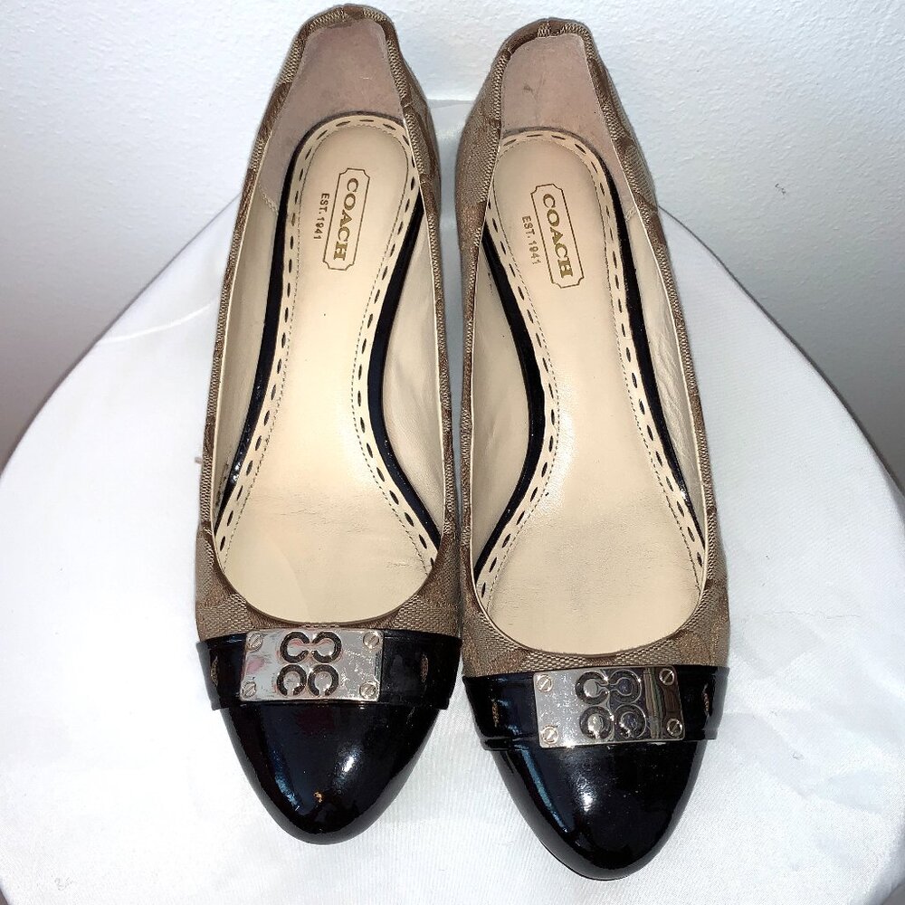 Coach Khaki Sig CC Pattern Close Toe Wedge Dress Shoes w/Gold CC Hardware - Picture 4 of 7